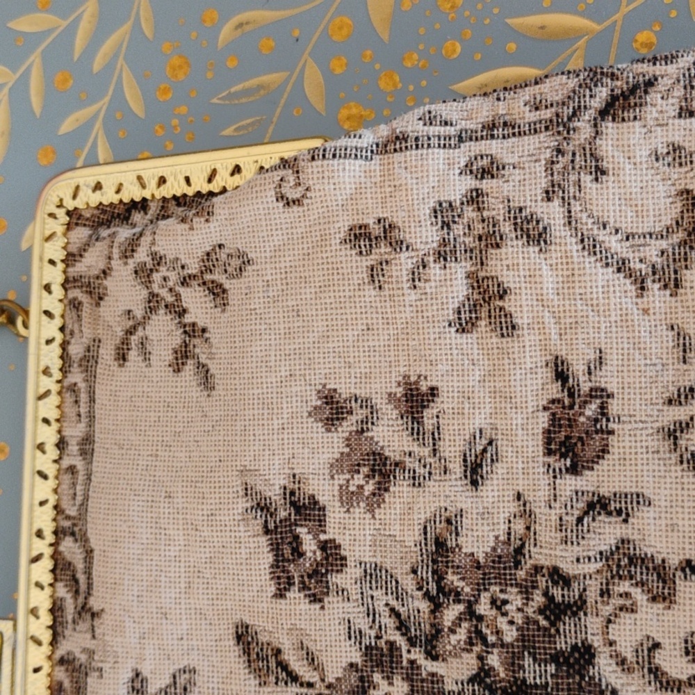 Elegant Floral Tapestry Clutch - Picture 4 of 9